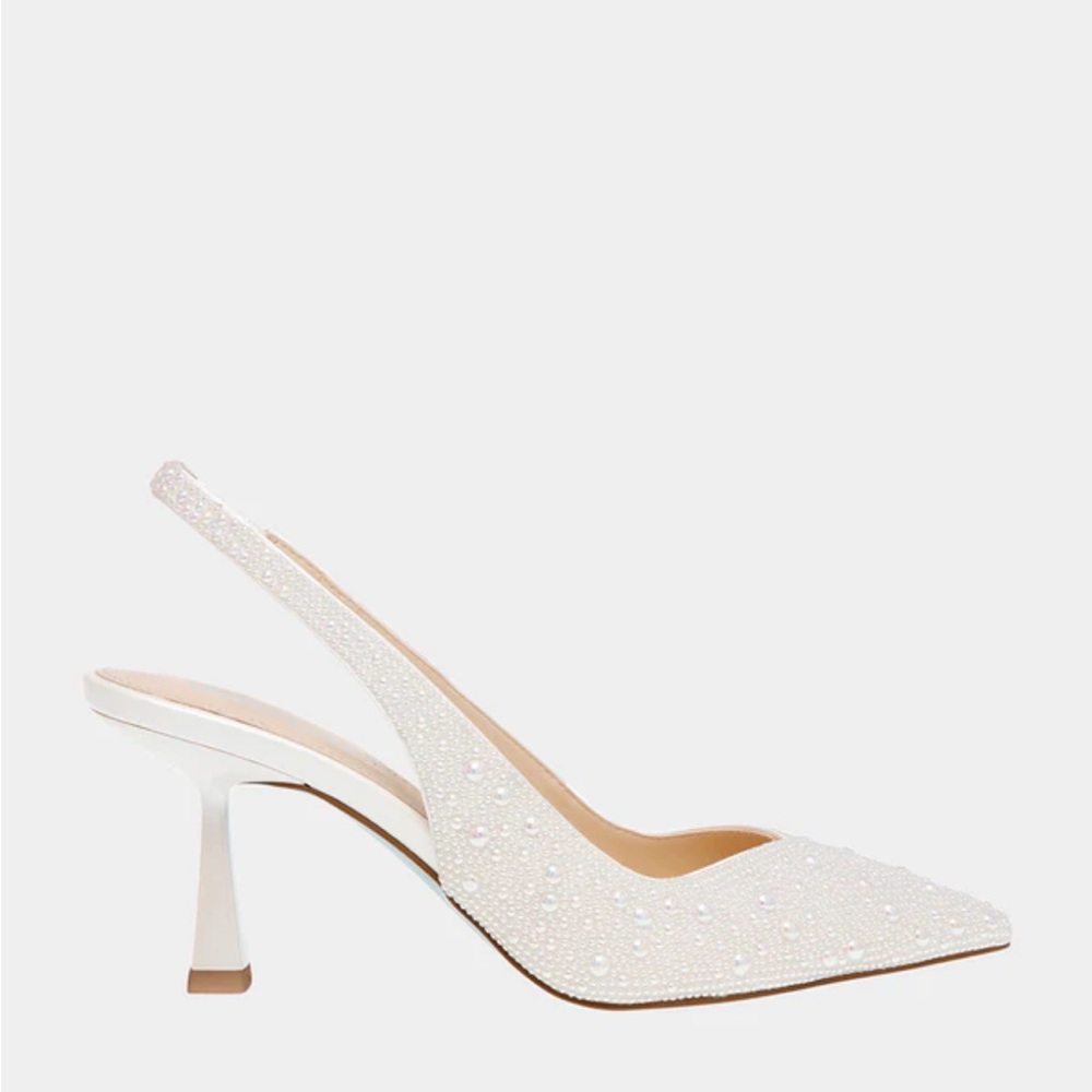Betsey Johnson ivory Clark sling back 8.5